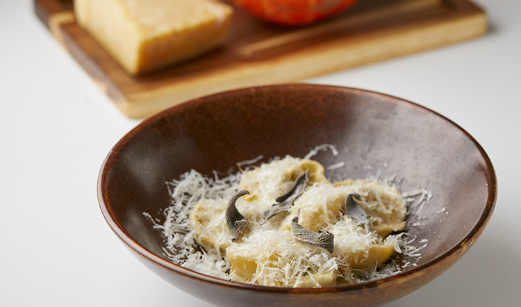 Ravioli de carbassa Hokkaido, crema de mantega i sàlvia